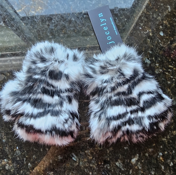 Jocelyn Rabbit Fur Fingerless Gloves - Picture 5 of 5